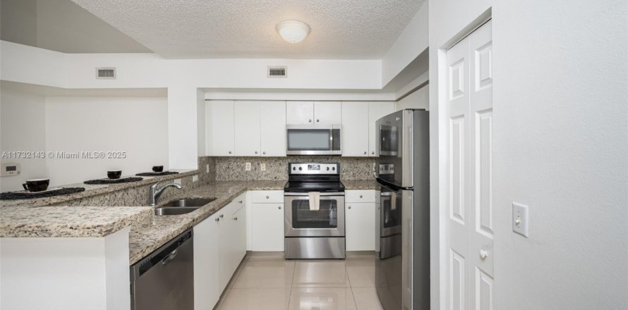 Condo in Miramar, Florida, 2 bedrooms № 1481531