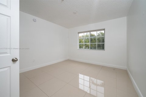 Condo in Miramar, Florida, 2 bedrooms  № 1481531 - photo 9