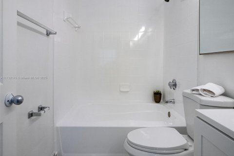 Condo in Miramar, Florida, 2 bedrooms  № 1481531 - photo 29