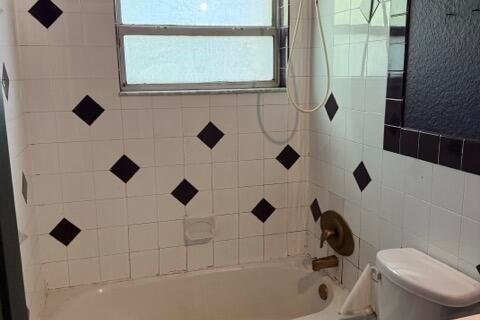 House in Vero Beach, Florida 2 bedrooms, 86.96 sq.m. № 2083294 - photo 10