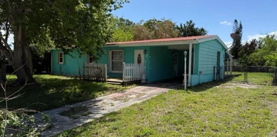 House in Vero Beach, Florida 2 bedrooms, 86.96 sq.m. № 2083294