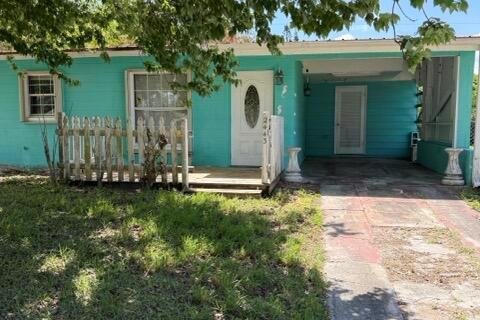 House in Vero Beach, Florida 2 bedrooms, 86.96 sq.m. № 2083294 - photo 2