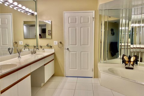 Купить кондоминиум в Авентура, Флорида 2 спальни, 126.44м2, № 1986787 - фото 14