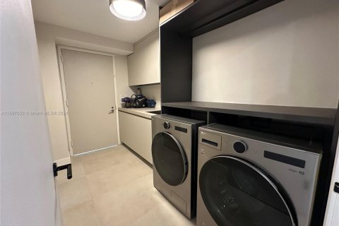 Copropriété à vendre à Sunny Isles Beach, Floride: 3 chambres, 254.18 m2 № 1811718 - photo 15