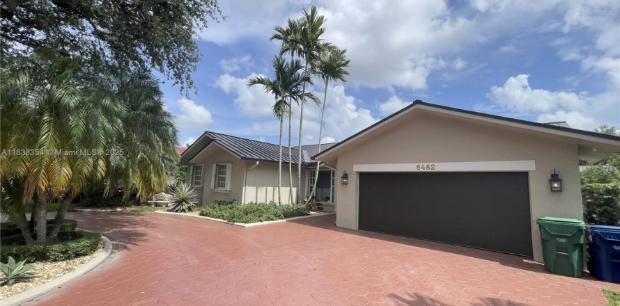 Villa ou maison à Miami Lakes, Floride 4 chambres, 203.08 m2 № 1833976