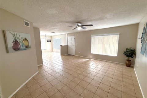 Townhouse in Brandon, Florida 3 bedrooms, 126.72 sq.m. № 2092188 - photo 6