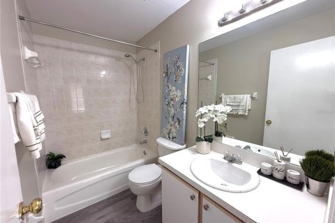 Townhouse in Brandon, Florida 3 bedrooms, 126.72 sq.m. № 2092188 - photo 24