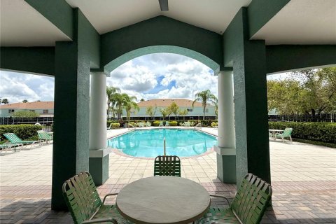 Townhouse in Brandon, Florida 3 bedrooms, 126.72 sq.m. № 2092188 - photo 30