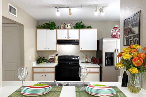 Townhouse in Brandon, Florida 3 bedrooms, 126.72 sq.m. № 2092188 - photo 9