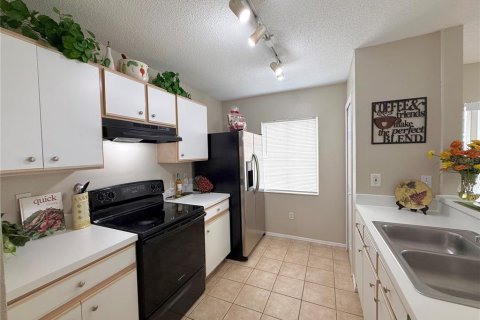 Townhouse in Brandon, Florida 3 bedrooms, 126.72 sq.m. № 2092188 - photo 14