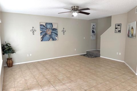 Townhouse in Brandon, Florida 3 bedrooms, 126.72 sq.m. № 2092188 - photo 4