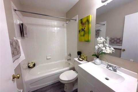 Townhouse in Brandon, Florida 3 bedrooms, 126.72 sq.m. № 2092188 - photo 21