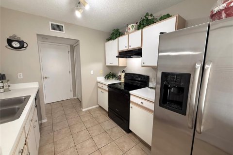 Townhouse in Brandon, Florida 3 bedrooms, 126.72 sq.m. № 2092188 - photo 12