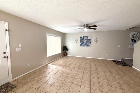 Townhouse in Brandon, Florida 3 bedrooms, 126.72 sq.m. № 2092188 - photo 5