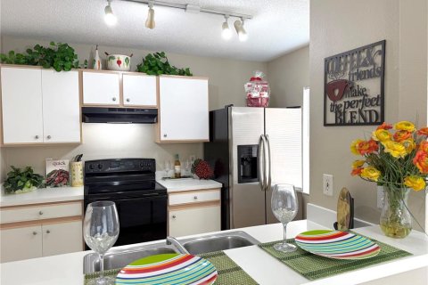 Townhouse in Brandon, Florida 3 bedrooms, 126.72 sq.m. № 2092188 - photo 11