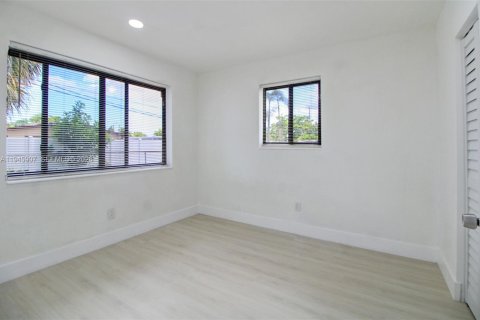 Купить виллу или дом в Форт-Лодердейл, Флорида 4 спальни, 118.91м2, № 2002539 - фото 18