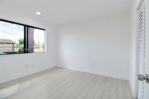 Купить виллу или дом в Форт-Лодердейл, Флорида 4 спальни, 118.91м2, № 2002539 - фото 20