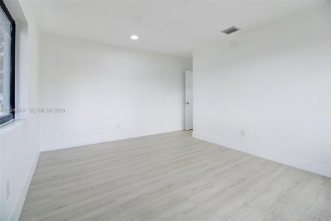 Купить виллу или дом в Форт-Лодердейл, Флорида 4 спальни, 118.91м2, № 2002539 - фото 15