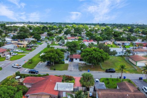 Купить виллу или дом в Форт-Лодердейл, Флорида 4 спальни, 118.91м2, № 2002539 - фото 8