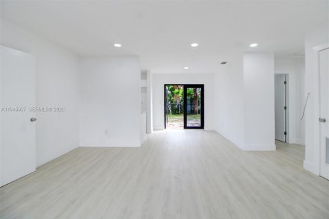 Купить виллу или дом в Форт-Лодердейл, Флорида 4 спальни, 118.91м2, № 2002539 - фото 4