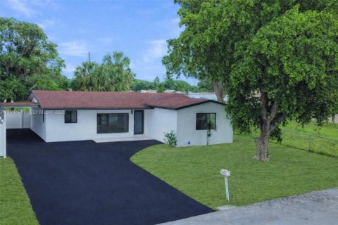 Купить виллу или дом в Форт-Лодердейл, Флорида 4 спальни, 118.91м2, № 2002539 - фото 10