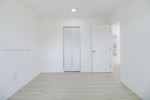 Купить виллу или дом в Форт-Лодердейл, Флорида 4 спальни, 118.91м2, № 2002539 - фото 21