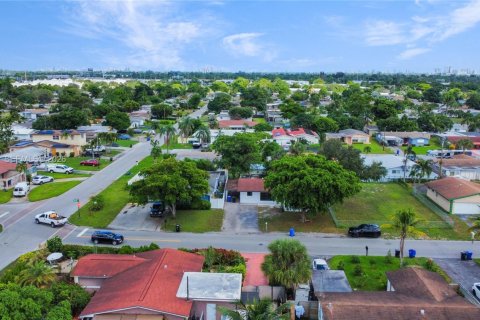 Купить виллу или дом в Форт-Лодердейл, Флорида 4 спальни, 118.91м2, № 2002539 - фото 9