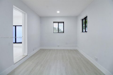 Купить виллу или дом в Форт-Лодердейл, Флорида 4 спальни, 118.91м2, № 2002539 - фото 5