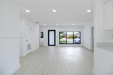 Купить виллу или дом в Форт-Лодердейл, Флорида 4 спальни, 118.91м2, № 2002539 - фото 3