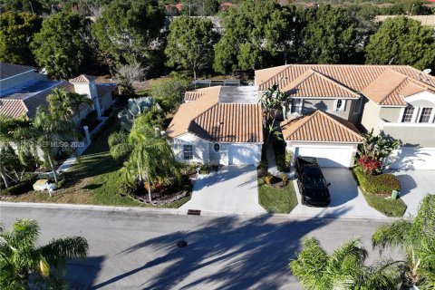 Купить виллу или дом в Корал-Спрингс, Флорида 3 спальни, № 2030469 - фото 2