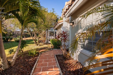 Купить виллу или дом в Корал-Спрингс, Флорида 3 спальни, № 2030469 - фото 21