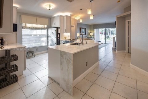 Купить виллу или дом в Корал-Спрингс, Флорида 3 спальни, № 2030469 - фото 8