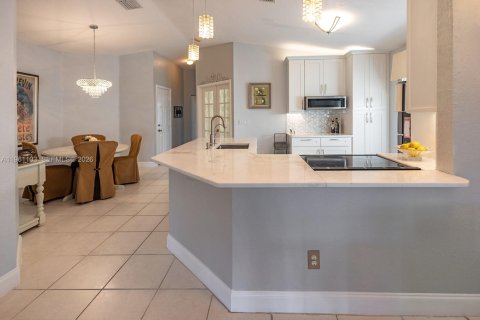 Купить виллу или дом в Корал-Спрингс, Флорида 3 спальни, № 2030469 - фото 7