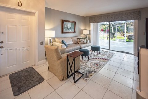 Купить виллу или дом в Корал-Спрингс, Флорида 3 спальни, № 2030469 - фото 6