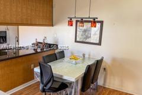 Touwnhouse à vendre à West Palm Beach, Floride: 2 chambres, 114.83 m2 № 1985287 - photo 4