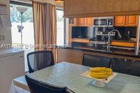 Touwnhouse à vendre à West Palm Beach, Floride: 2 chambres, 114.83 m2 № 1985287 - photo 6