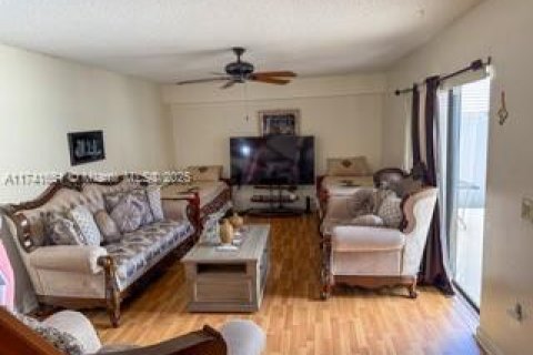 Touwnhouse à vendre à West Palm Beach, Floride: 2 chambres, 114.83 m2 № 1985287 - photo 1