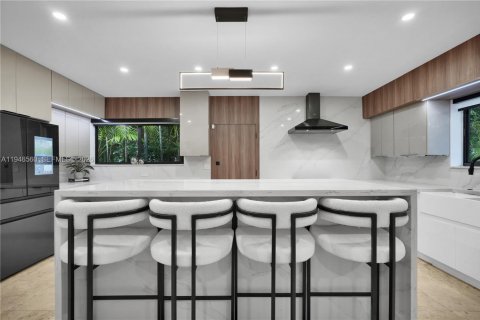 House in Biscayne Park, Florida 3 bedrooms, 143.07 sq.m. № 2003322 - photo 15