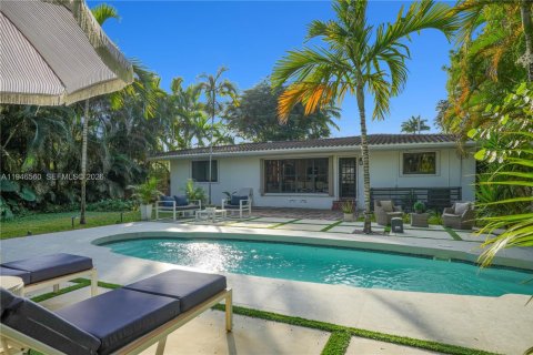 House in Biscayne Park, Florida 3 bedrooms, 143.07 sq.m. № 2003322 - photo 23