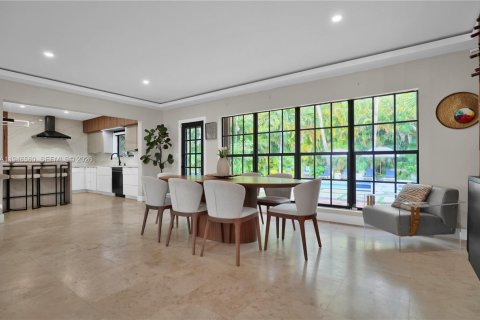 House in Biscayne Park, Florida 3 bedrooms, 143.07 sq.m. № 2003322 - photo 10