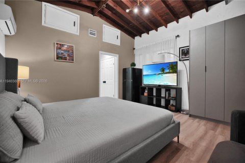 House in Biscayne Park, Florida 3 bedrooms, 143.07 sq.m. № 2003322 - photo 28