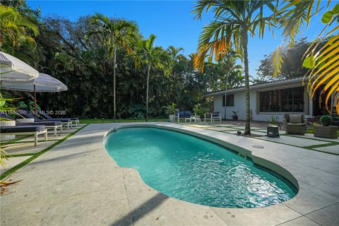 House in Biscayne Park, Florida 3 bedrooms, 143.07 sq.m. № 2003322 - photo 22