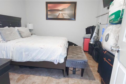 House in Miami, Florida 3 bedrooms, 104.05 sq.m. № 2016059 - photo 21