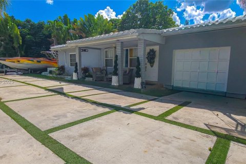 House in Miami, Florida 3 bedrooms, 104.05 sq.m. № 2016059 - photo 4