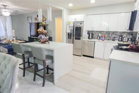 House in Miami, Florida 3 bedrooms, 104.05 sq.m. № 2016059 - photo 9