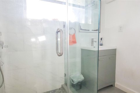 House in Miami, Florida 3 bedrooms, 104.05 sq.m. № 2016059 - photo 23