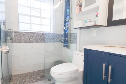 House in Miami, Florida 3 bedrooms, 104.05 sq.m. № 2016059 - photo 17