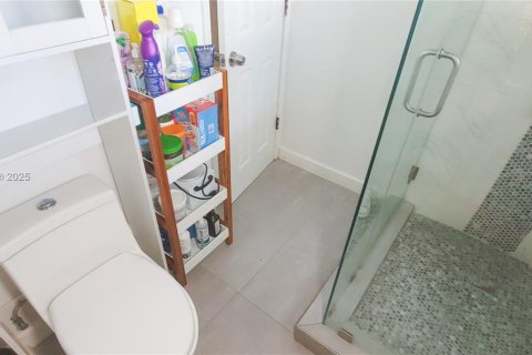 House in Miami, Florida 3 bedrooms, 104.05 sq.m. № 2016059 - photo 24