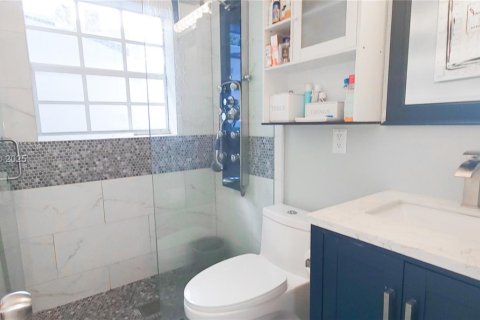 House in Miami, Florida 3 bedrooms, 104.05 sq.m. № 2016059 - photo 19