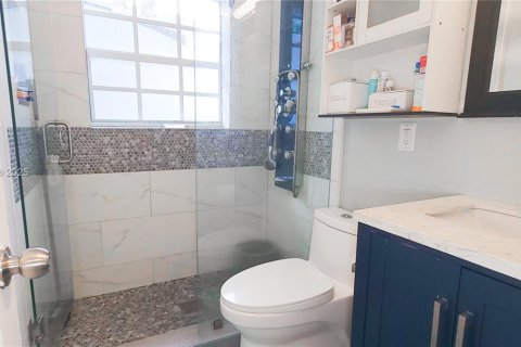 House in Miami, Florida 3 bedrooms, 104.05 sq.m. № 2016059 - photo 18